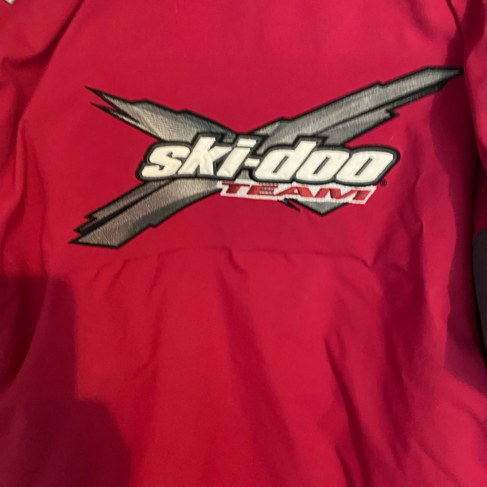 Genuine LadiesSki doo jacket (XL) and gloves (M).